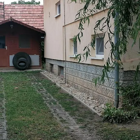 Gabriella Haz 別荘