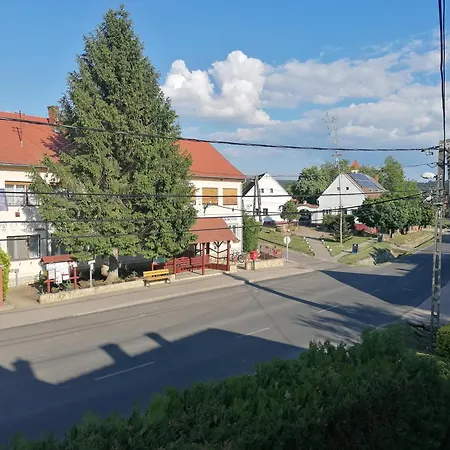 Gabriella Haz 度假居 Szolad