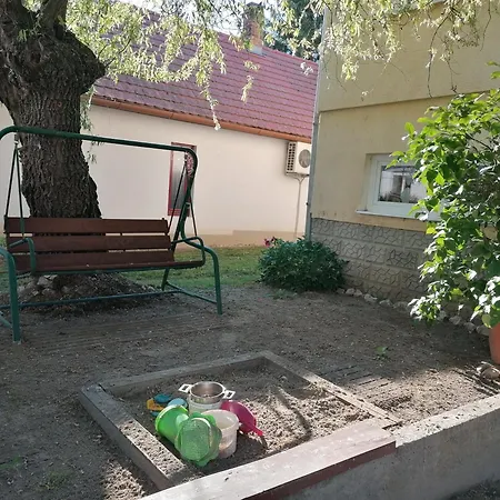 Gabriella Haz 度假居 Szolad